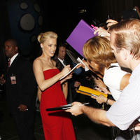 Amber Heard signs autographs for fans at 'The Rum Diary' premiere | Picture 102381